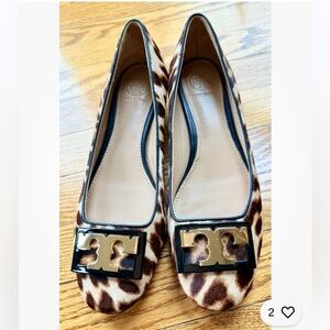 Tory Burch Gigi Leopard Gold T buckle Ballet Flat Size 5 Excellent Condition